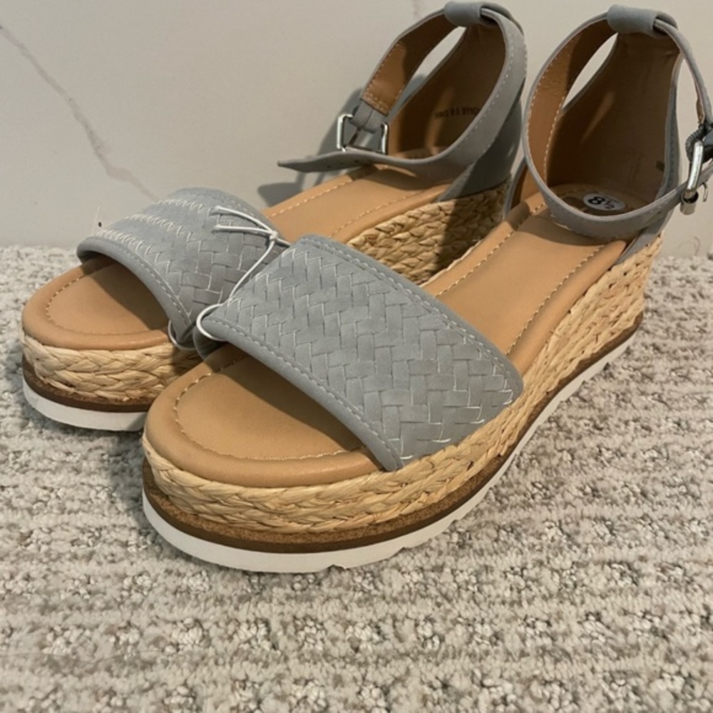 Dolce Vita Byndi gray espadrille wedge sandals. New‎ 8.5